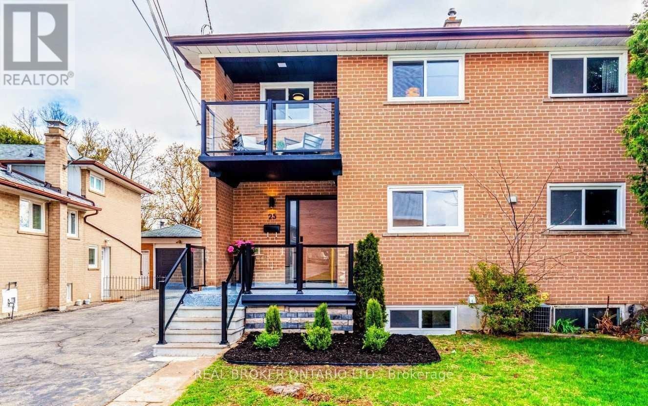 UPPER-25 Newlin Crescent, Toronto, ON, M3L 1X5