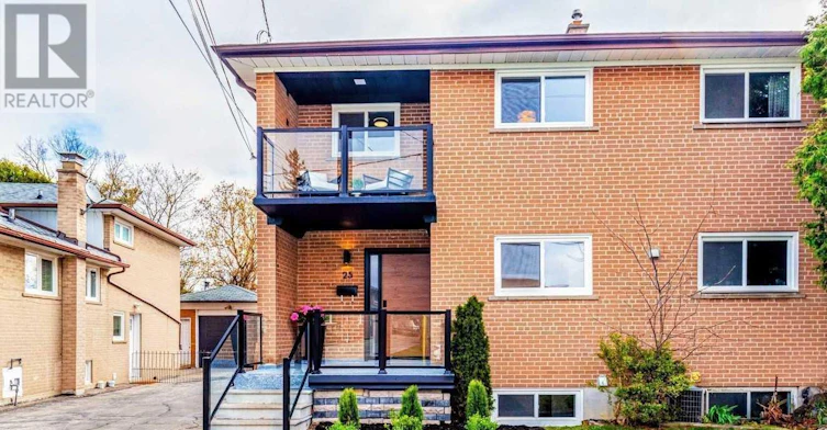UPPER-25 Newlin Crescent, Toronto, ON, M3L 1X5