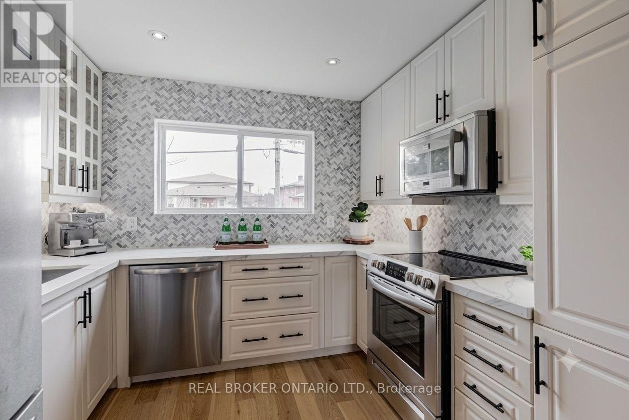 UPPER-25 Newlin Crescent, Toronto, ON, M3L 1X5 - 3