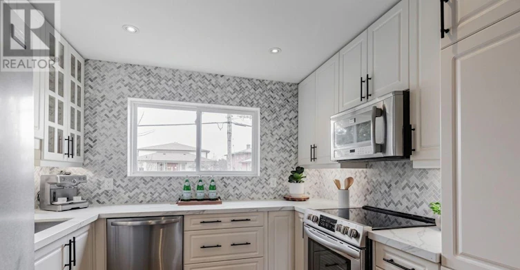 UPPER-25 Newlin Crescent, Toronto, ON, M3L 1X5 - 3