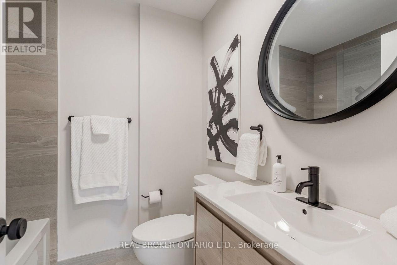 UPPER-25 Newlin Crescent, Toronto, ON, M3L 1X5 - 8