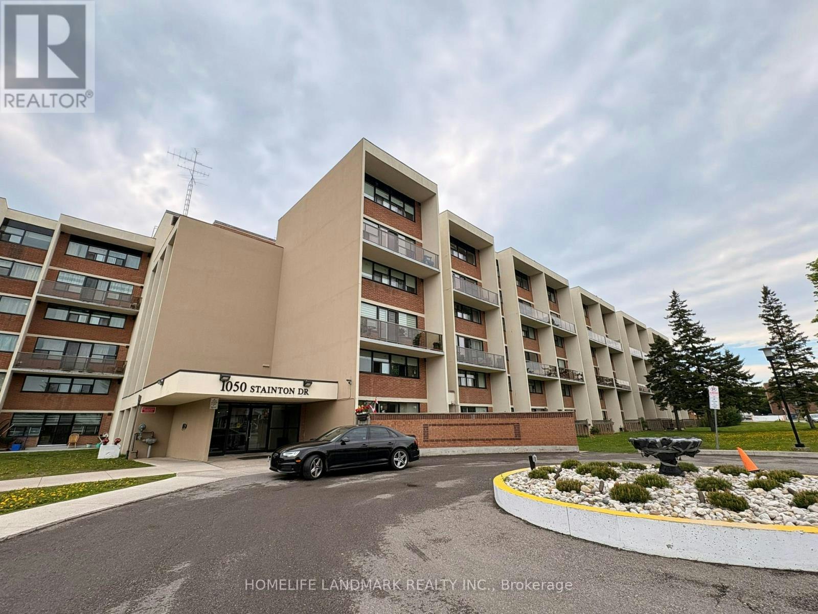 327-1050 Stainton Drive, Mississauga, ON, L5C 2T7