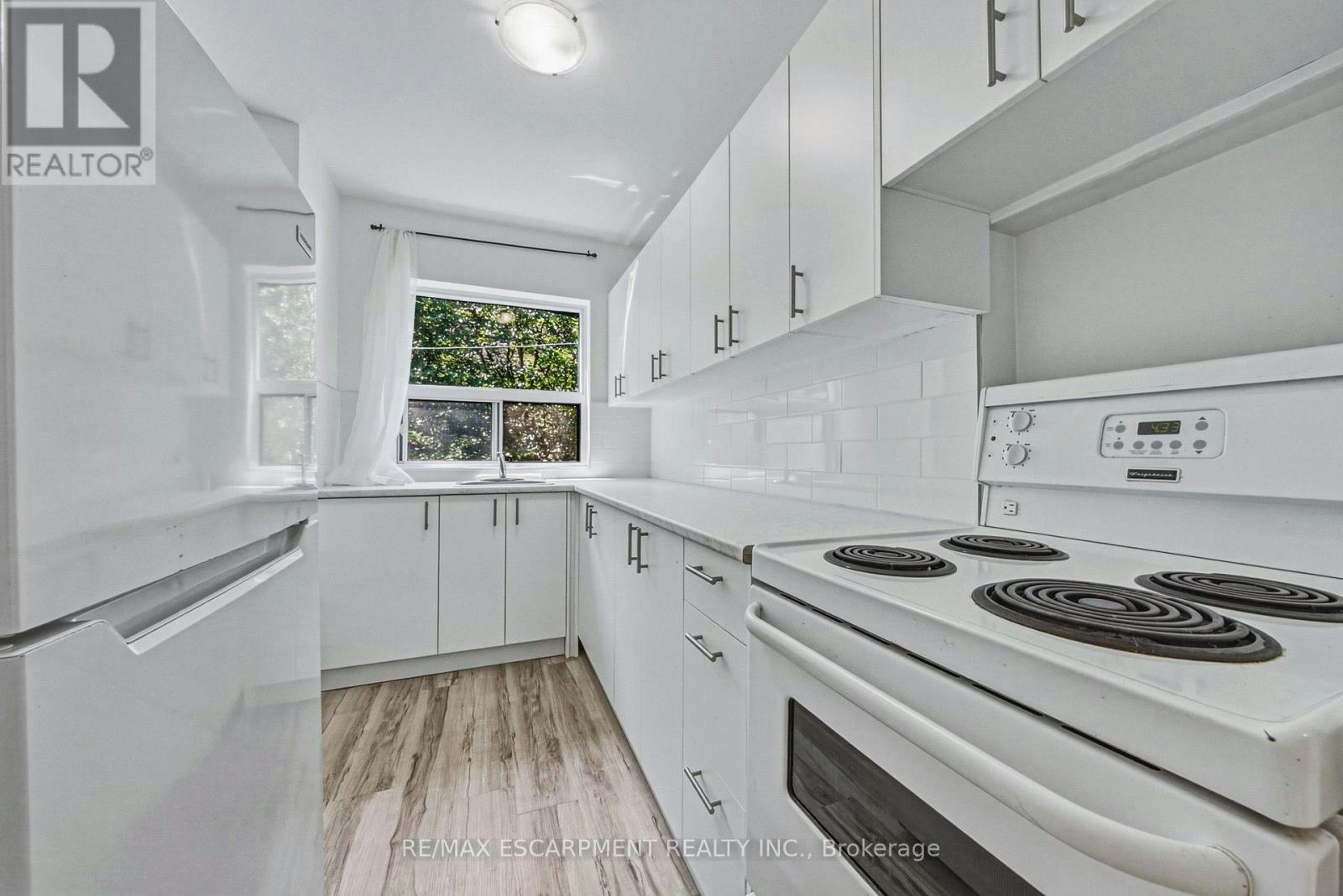 401 325a James Street S, Hamilton, ON, L8P 3B7