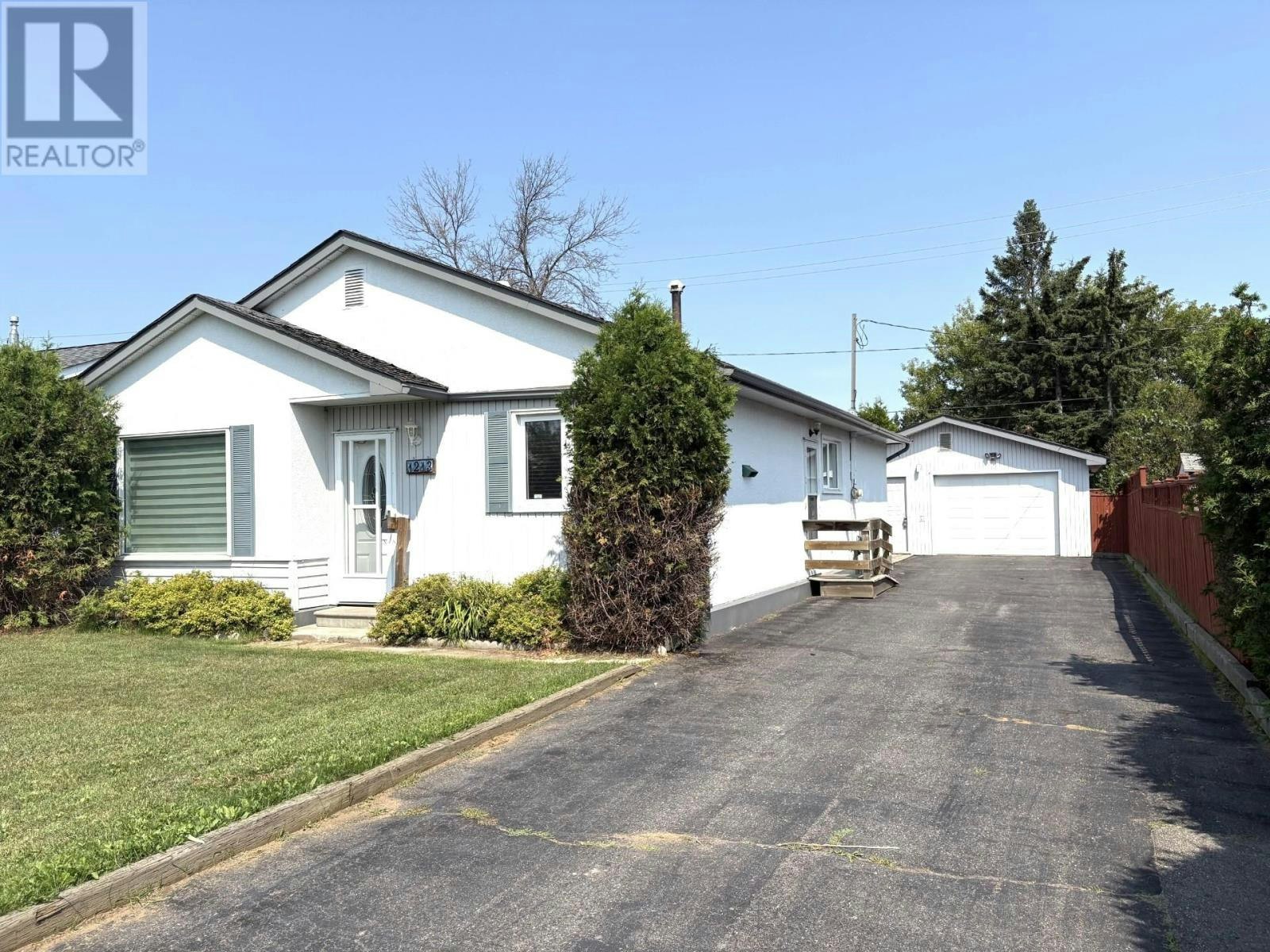 1213 Mary Street W, Thunder Bay, ON, P7E 4M8