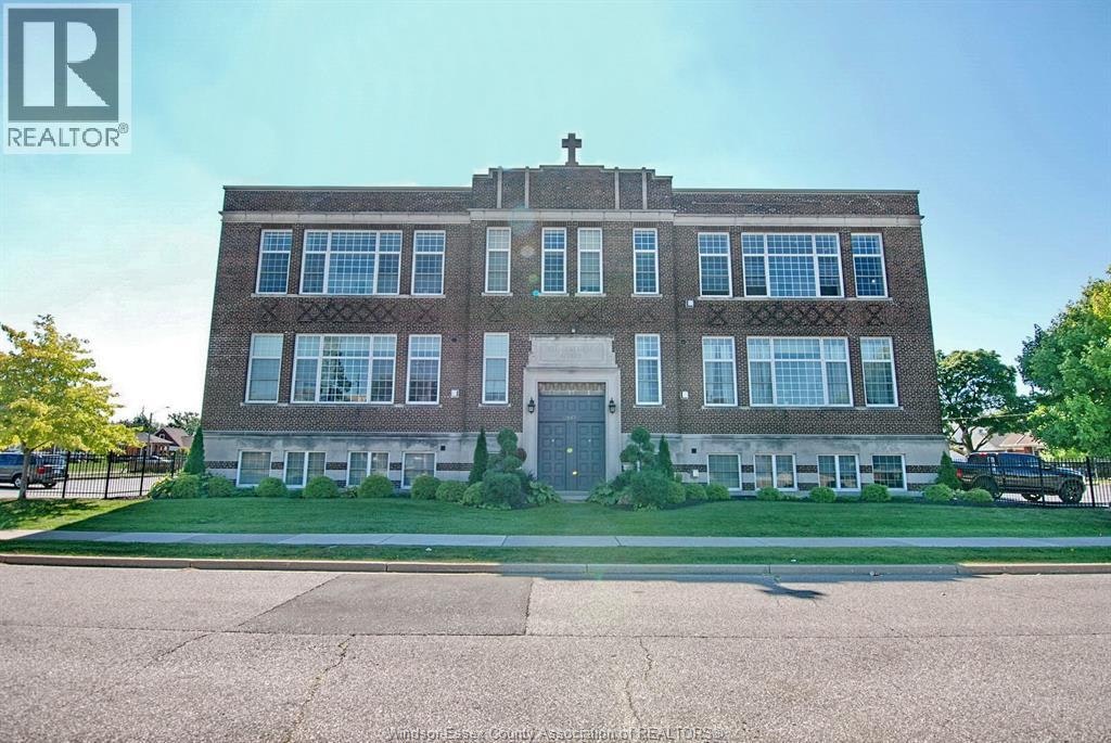 301-647 Irvine Avenue, Windsor, ON, N8X 2J4
