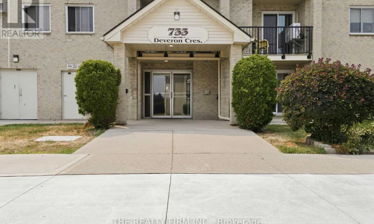 210-733 Deveron Crescent