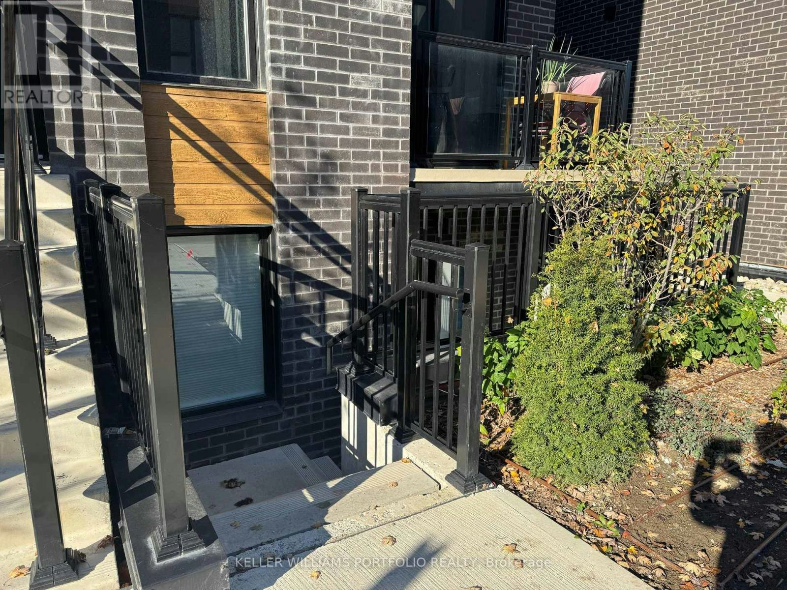 20-172 Clonmore Drive, Toronto, ON, M1N 1Y1