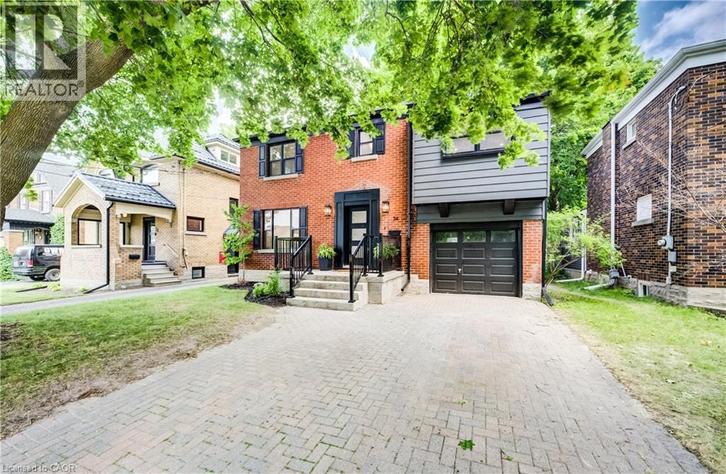 34 Moore Avenue N, Waterloo, ON, N2J 3E5