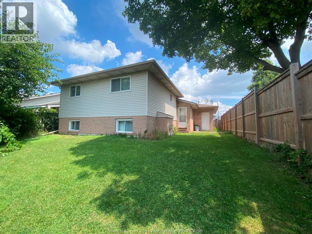 1087 Brookview Crescent, Windsor, ON, N8W 5H3 - 2