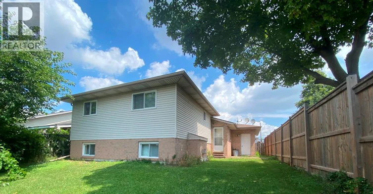 1087 Brookview Crescent, Windsor, ON, N8W 5H3 - 2