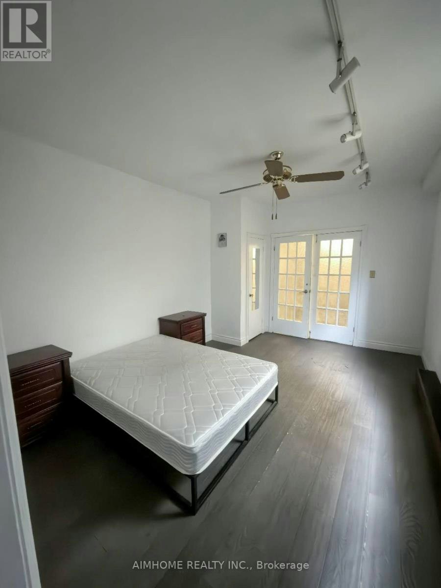 MAIN FL BR-253 Palmerston Avenue, Toronto, ON, M6J 2J3