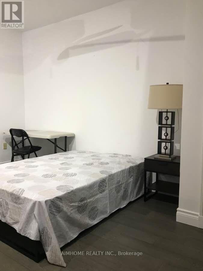 MAIN FL BR-253 Palmerston Avenue, Toronto, ON, M6J 2J3
