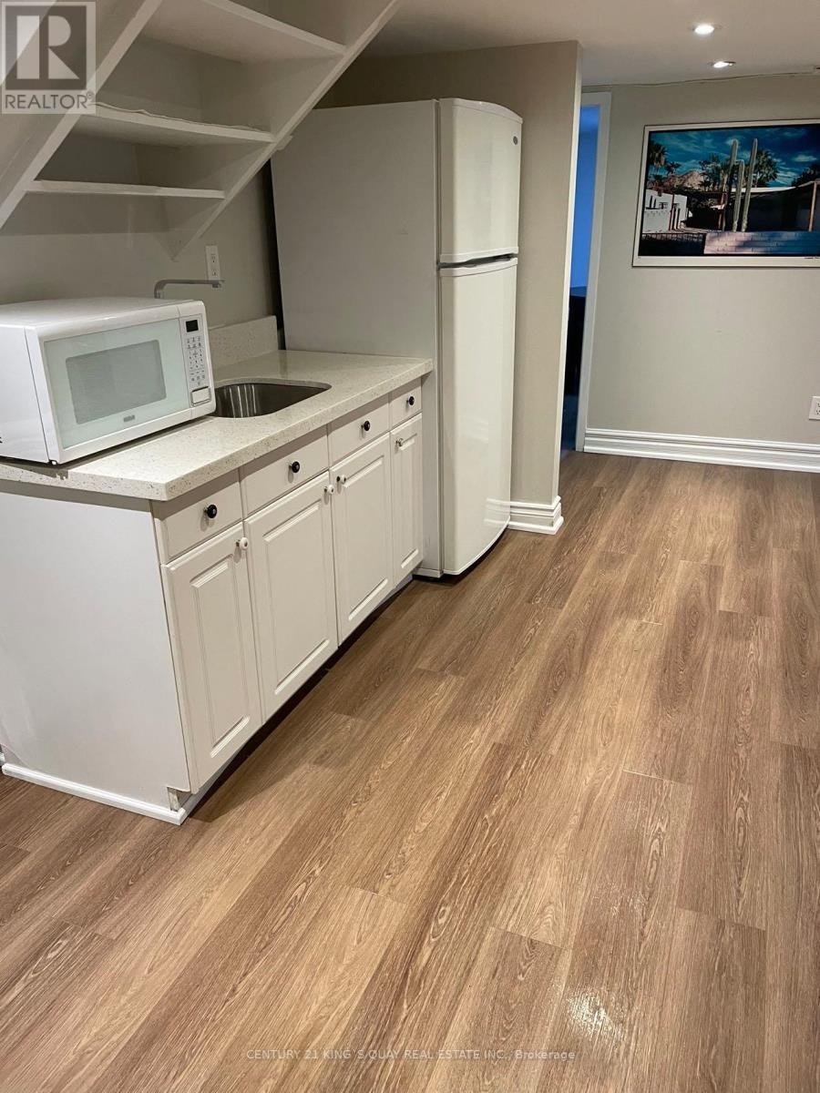 LOWER-154 Sorauren Avenue, Toronto, ON, M6R 2E5 - 4