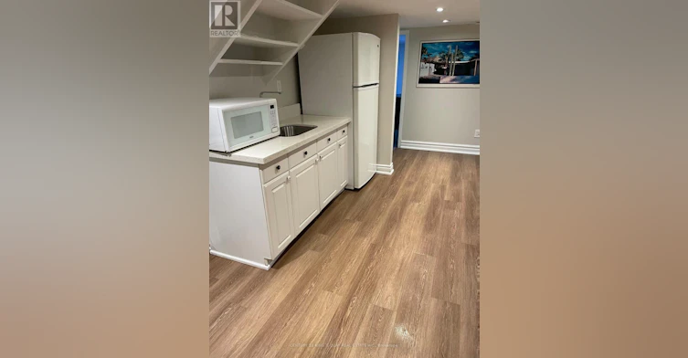 LOWER-154 Sorauren Avenue, Toronto, ON, M6R 2E5 - 4