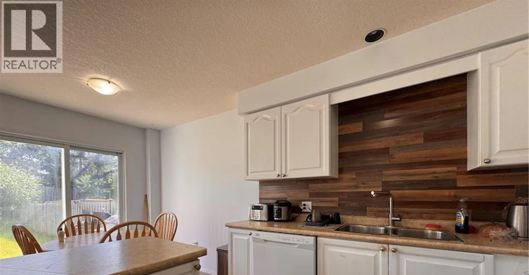 772 Zermatt Drive, Waterloo, ON, N2T 2W8 - 5