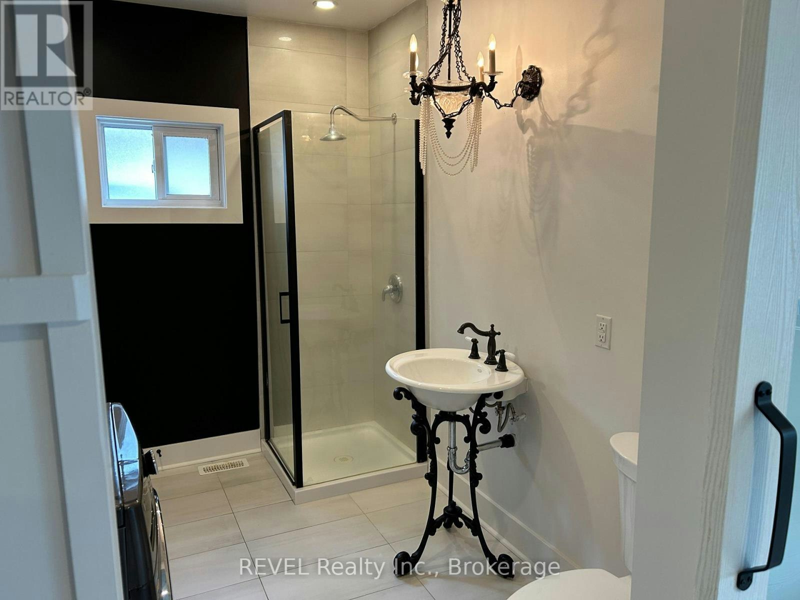 43 Wiley Street, St. Catharines, ON, L2R 4G1 - 4