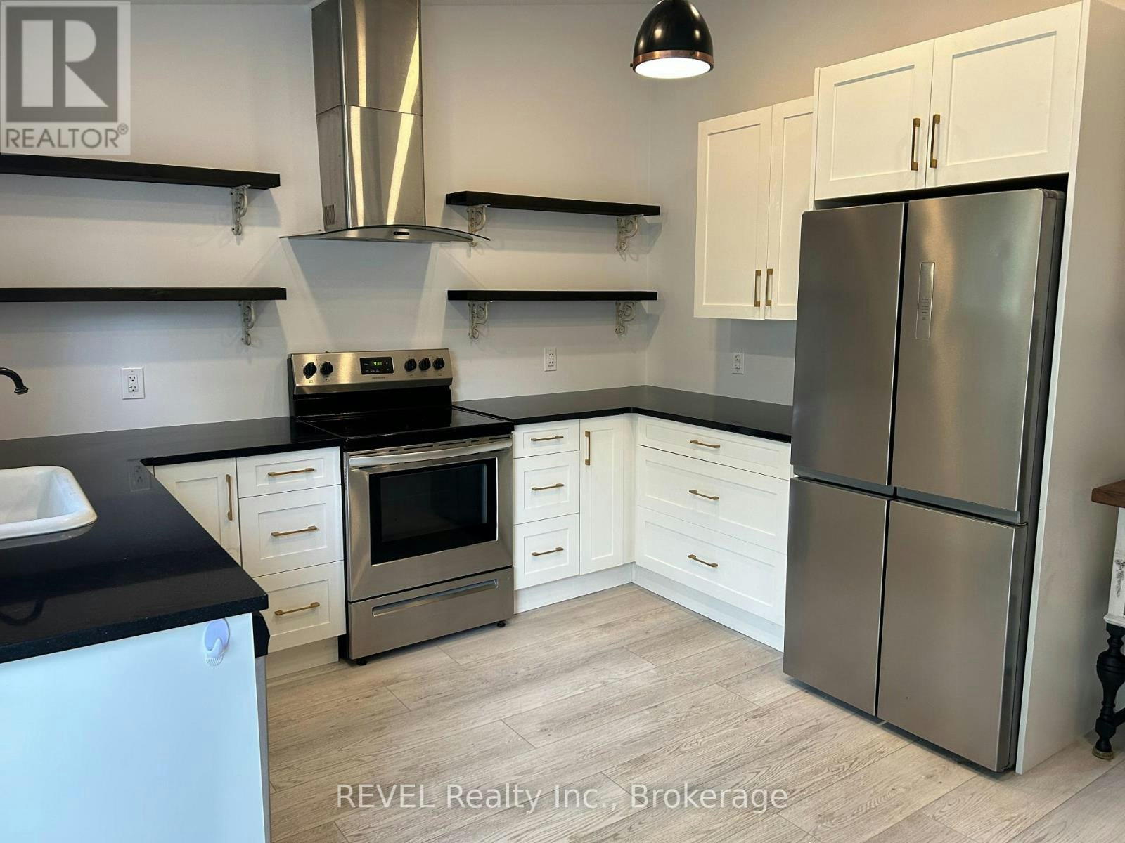 43 Wiley Street, St. Catharines, ON, L2R 4G1 - 2