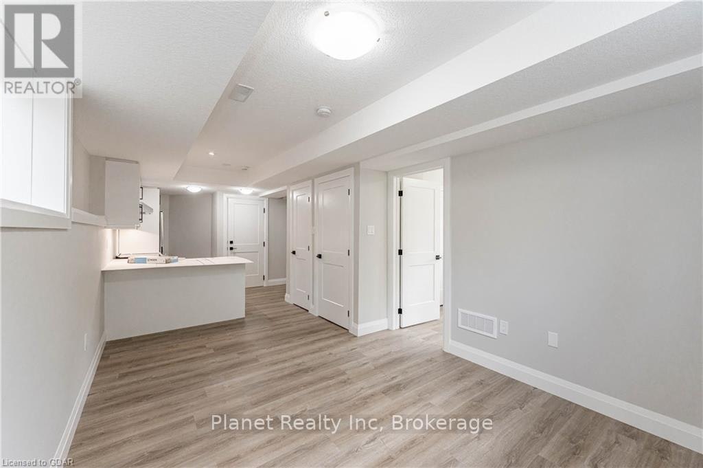 2-330 Exhibition Street, Guelph, ON, N1H 4S2 - 4