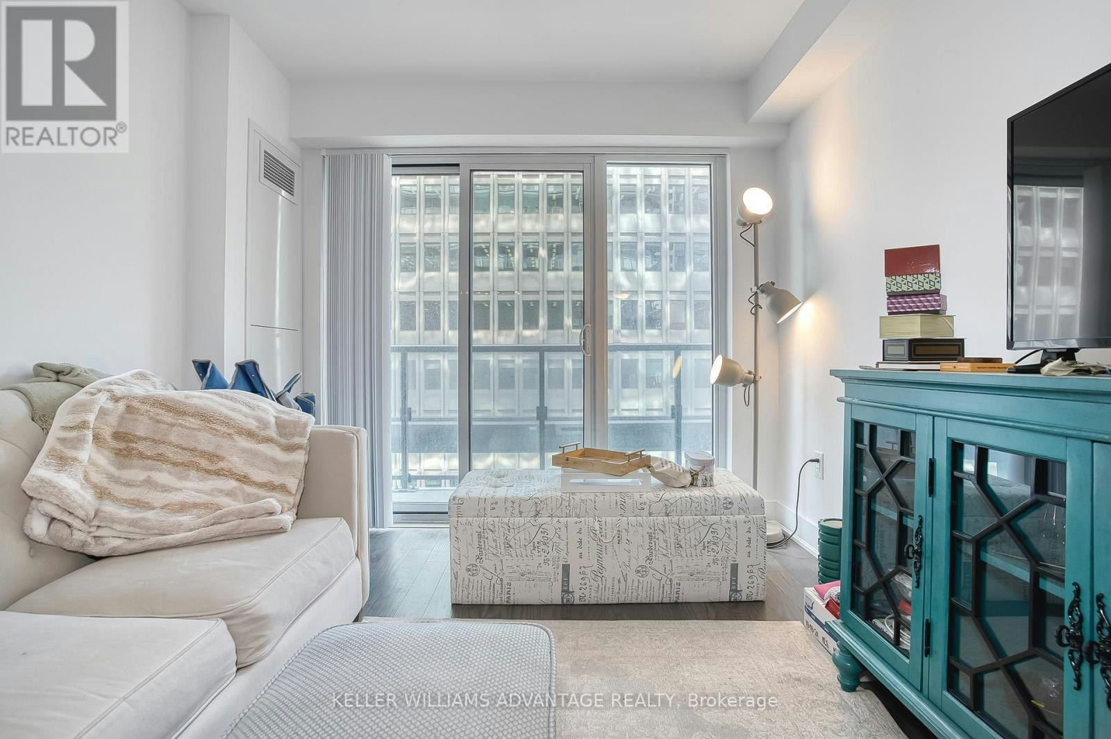 1012-955 Bay Street, Toronto, ON, M5S 0C6 - 12