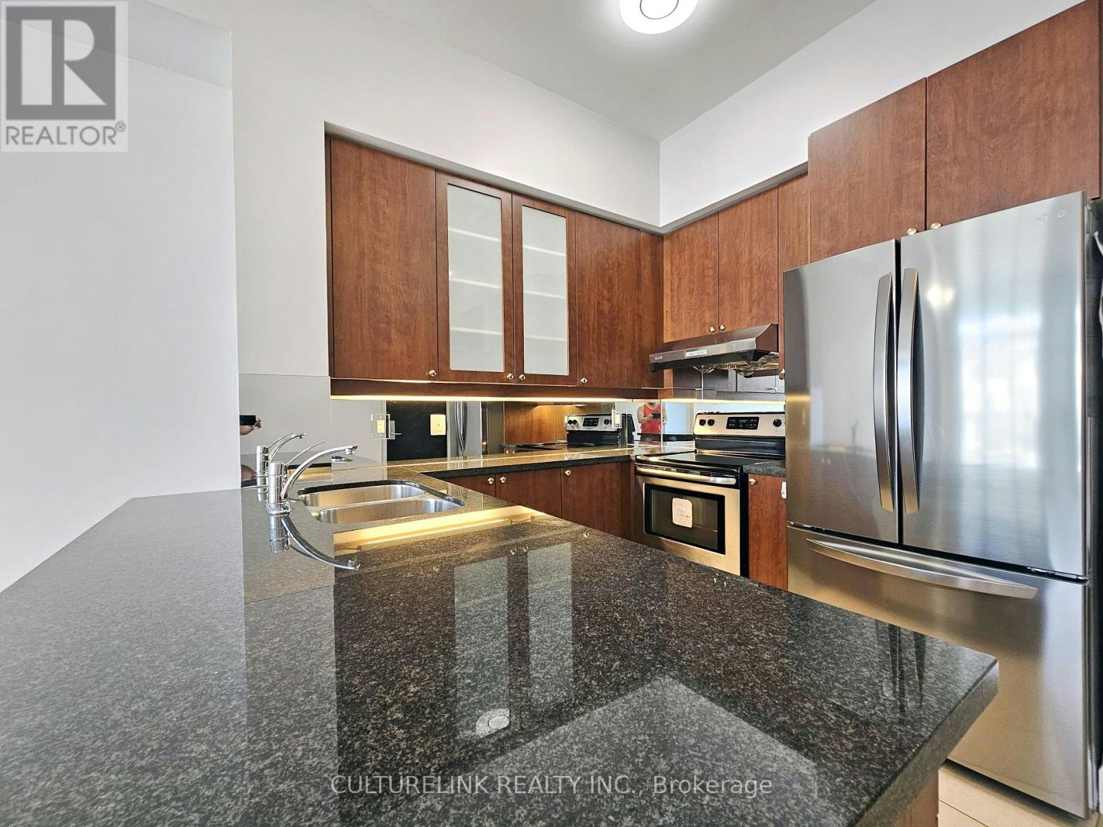 1008-111 Upper Duke Crescent, Markham, ON, L6B 1N1 - 3