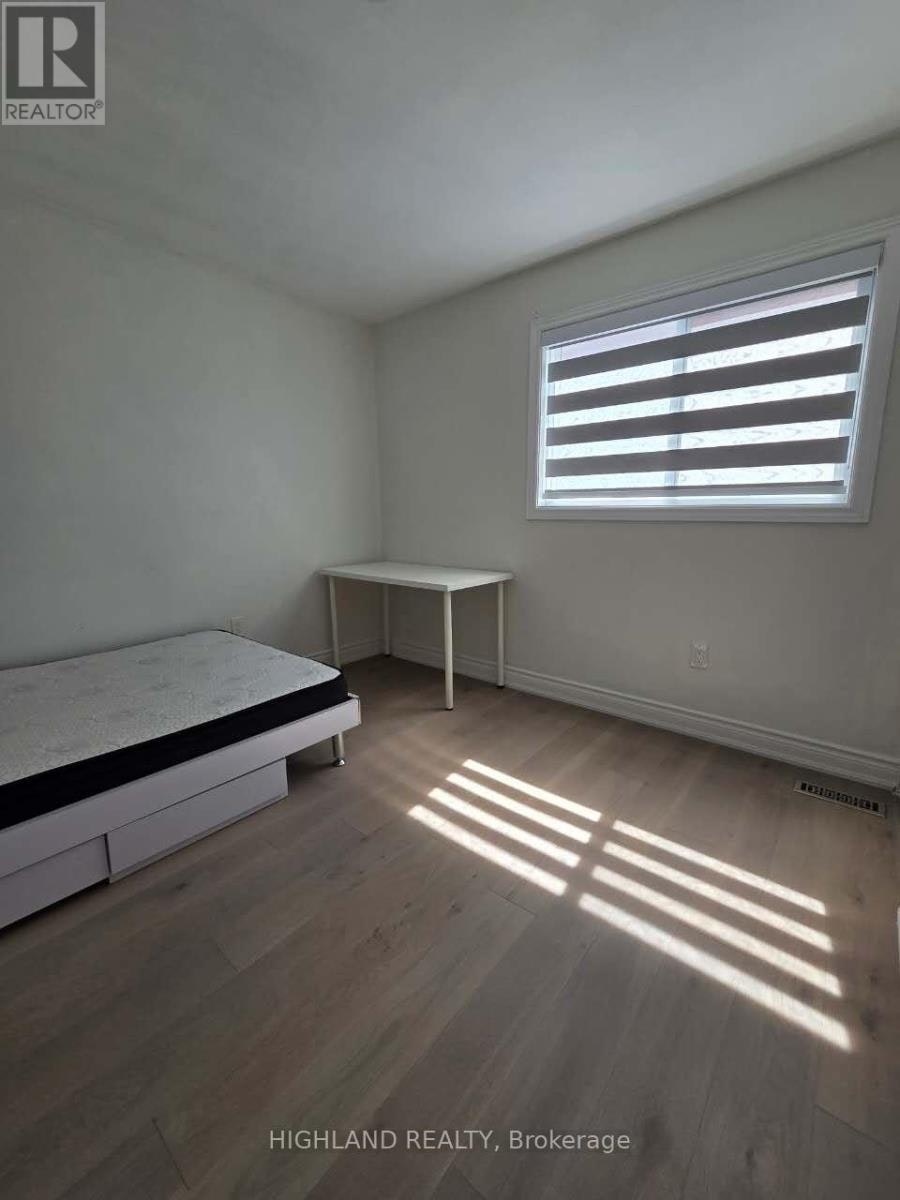 GROUND Floor Room 252 Hickory Circle, Oakville, ON, L6H 4V2