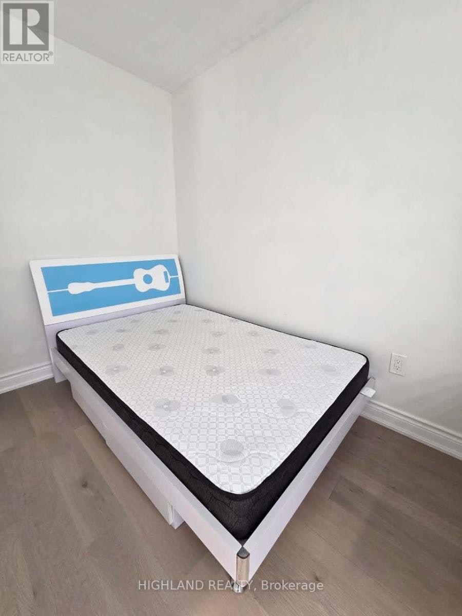 GROUND Floor Room 252 Hickory Circle, Oakville, ON, L6H 4V2 - 2