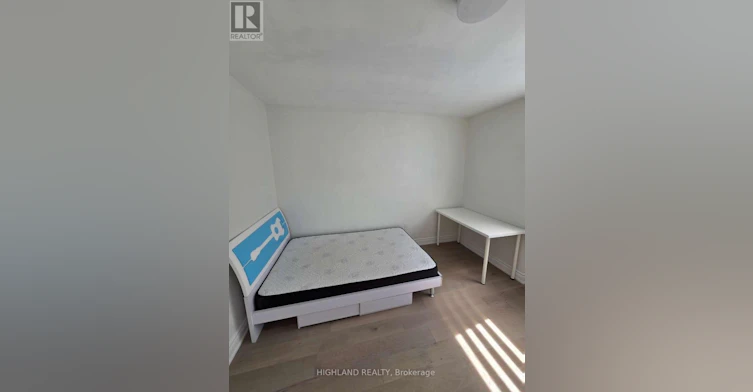 GROUND Floor Room 252 Hickory Circle, Oakville, ON, L6H 4V2 - 3