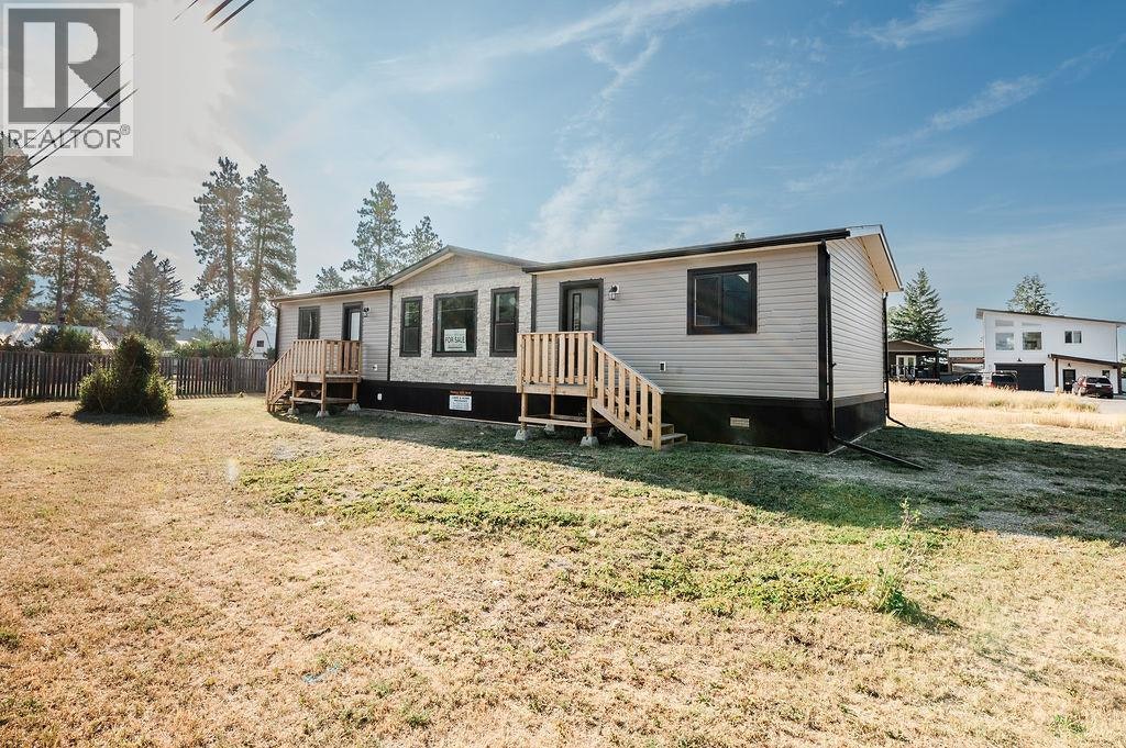 8948 Rundle Place, Canal Flats, BC, V0B 1B0