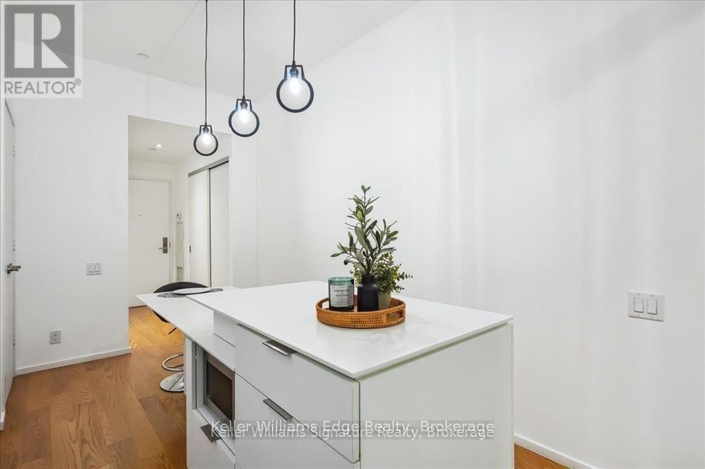 212-5 St Joseph Street, Toronto, ON, M4Y 0B6 - 2