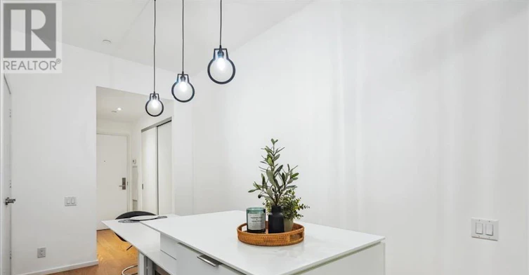 212-5 St Joseph Street, Toronto, ON, M4Y 0B6 - 2