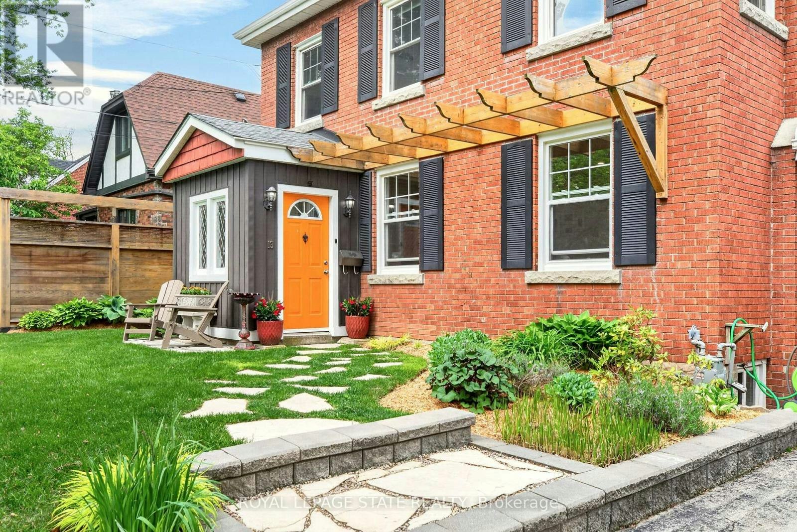 13 Tweedsmuir Avenue, Hamilton, ON, L9H 4H6