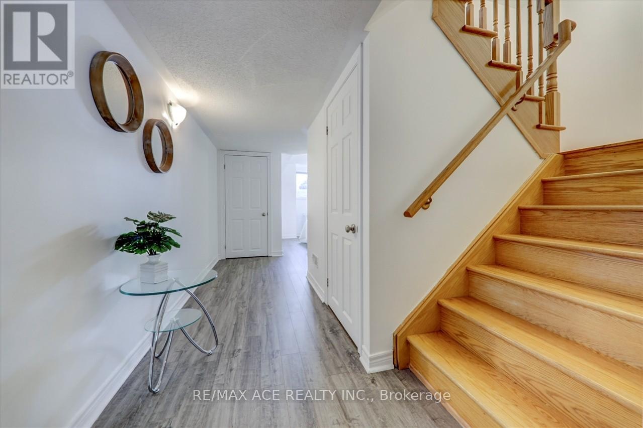 43 Kawneer Terrace, Toronto, ON, M1P 0C2 - 31