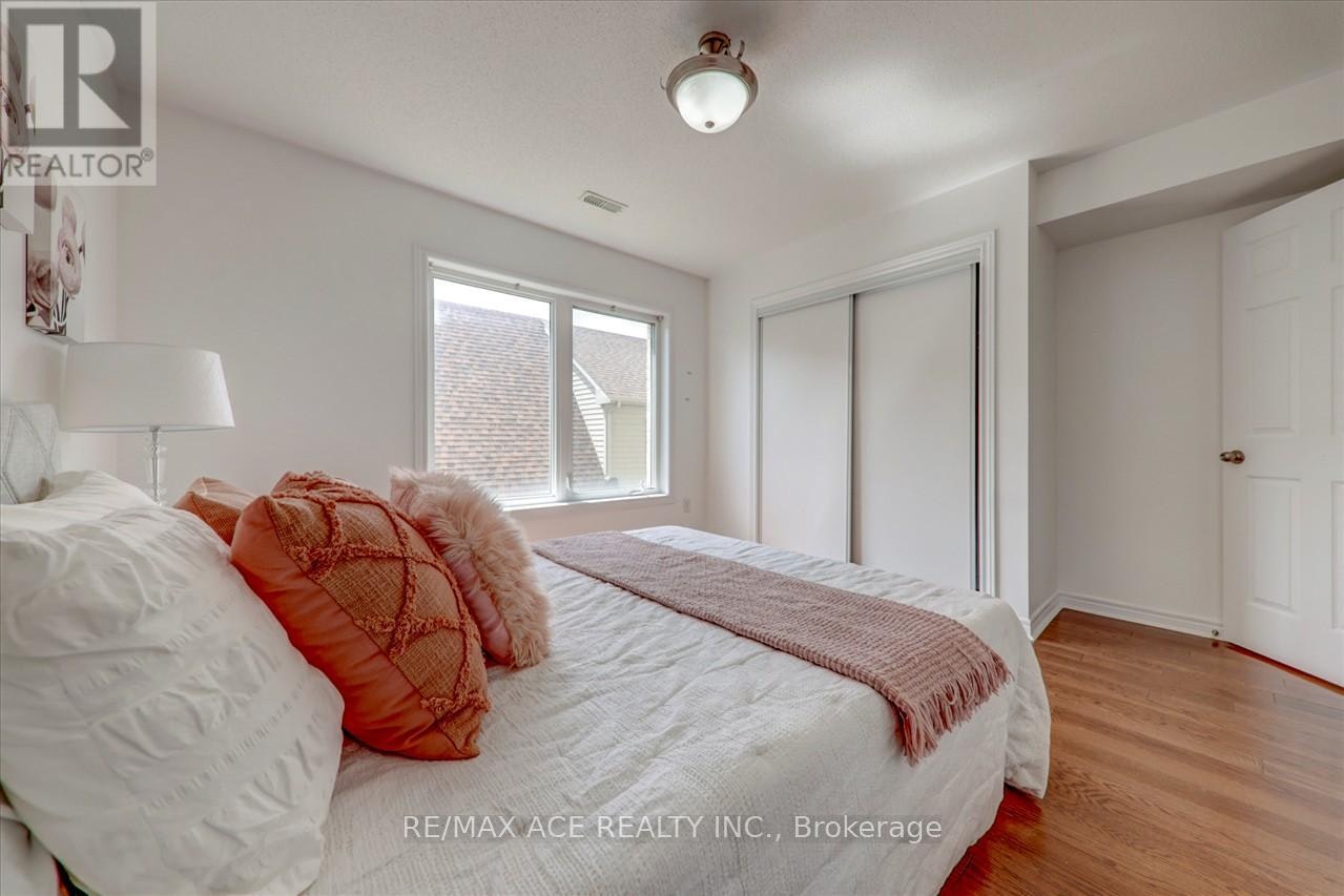 43 Kawneer Terrace, Toronto, ON, M1P 0C2 - 18