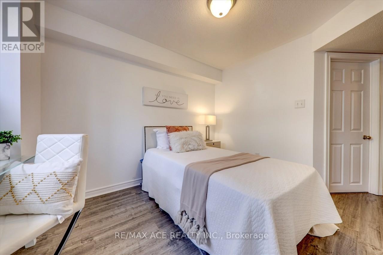 43 Kawneer Terrace, Toronto, ON, M1P 0C2 - 33