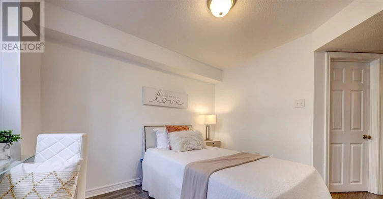 43 Kawneer Terrace, Toronto, ON, M1P 0C2 - 33