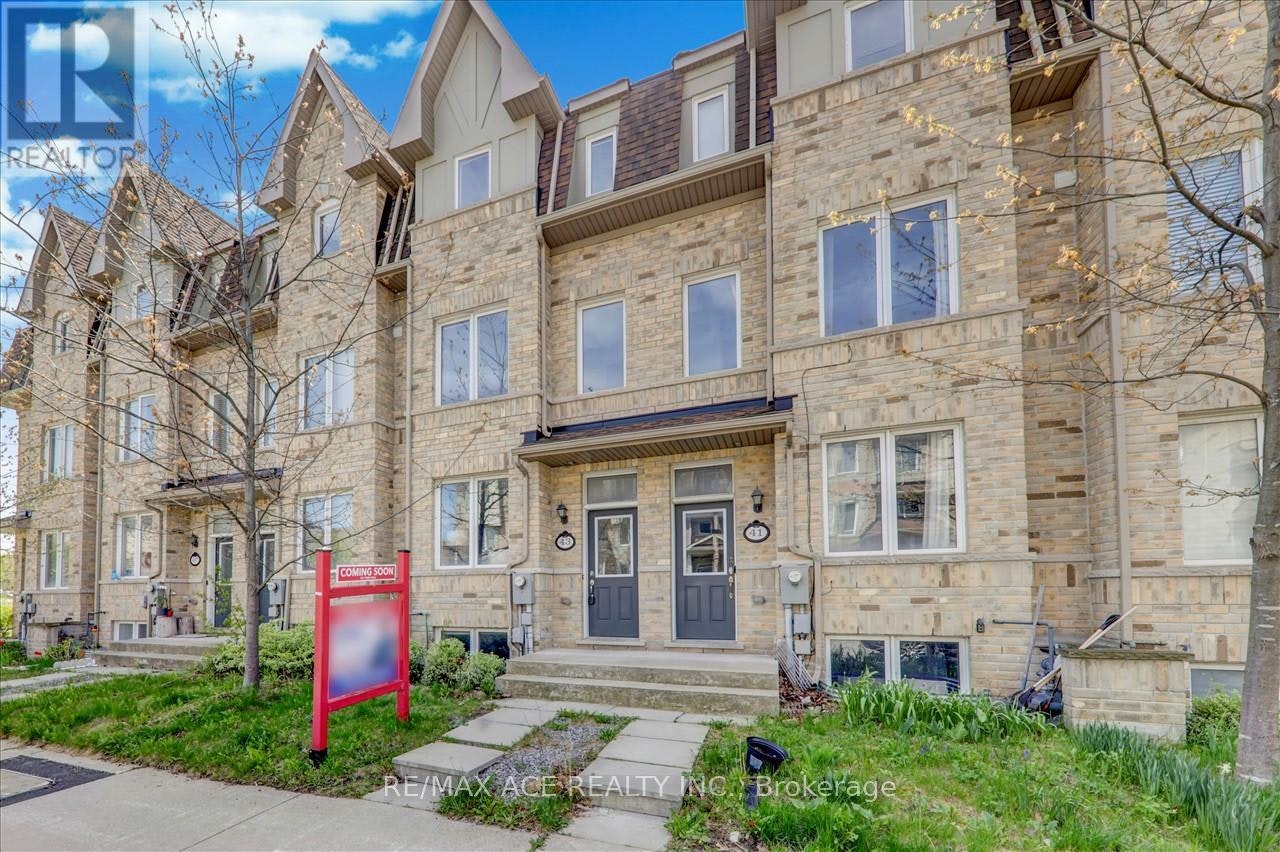 43 Kawneer Terrace, Toronto, ON, M1P 0C2 - 4