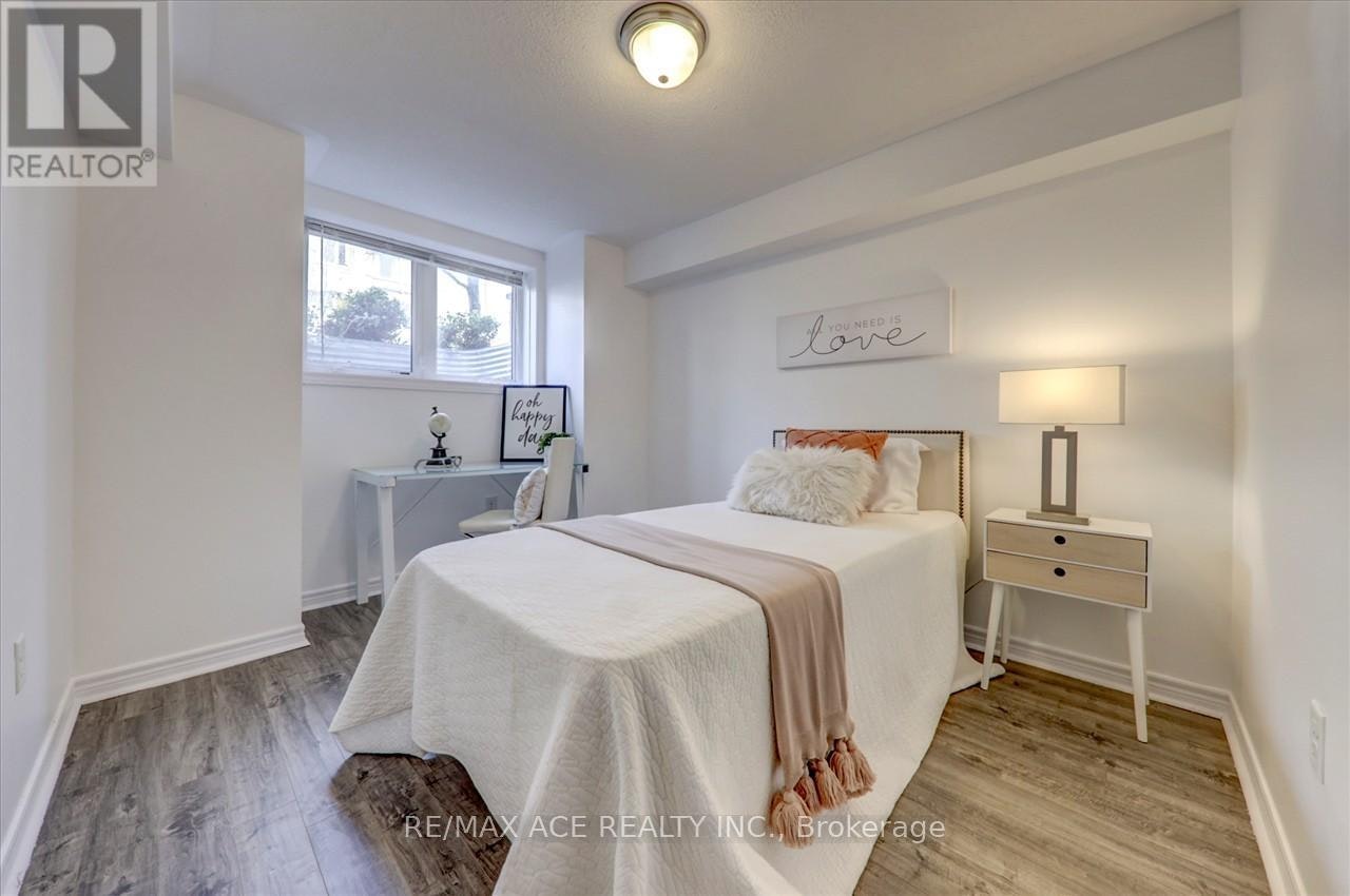 43 Kawneer Terrace, Toronto, ON, M1P 0C2 - 32