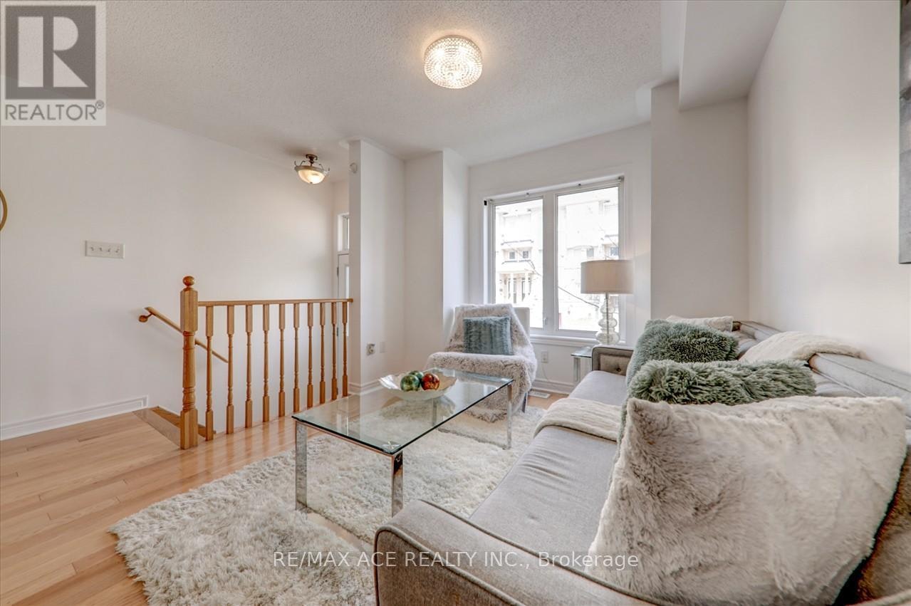 43 Kawneer Terrace, Toronto, ON, M1P 0C2 - 9