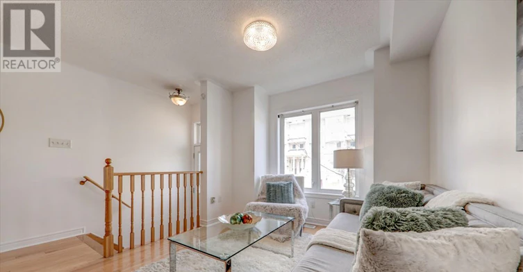 43 Kawneer Terrace, Toronto, ON, M1P 0C2 - 9