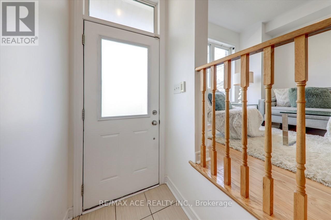43 Kawneer Terrace, Toronto, ON, M1P 0C2 - 6