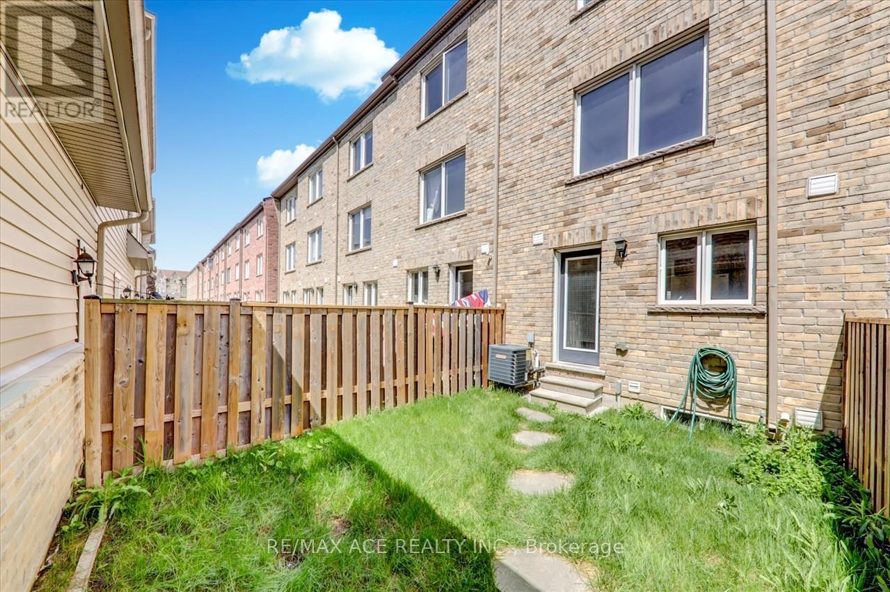 43 Kawneer Terrace, Toronto, ON, M1P 0C2 - 37
