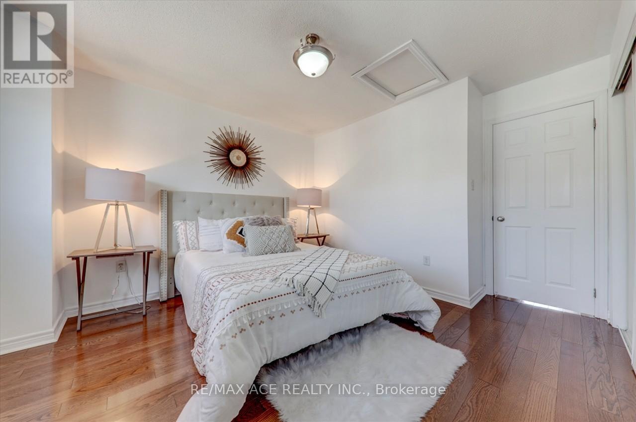 43 Kawneer Terrace, Toronto, ON, M1P 0C2 - 29