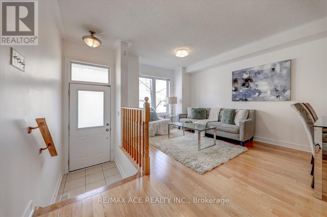 43 Kawneer Terrace, Toronto, ON, M1P 0C2 - 7