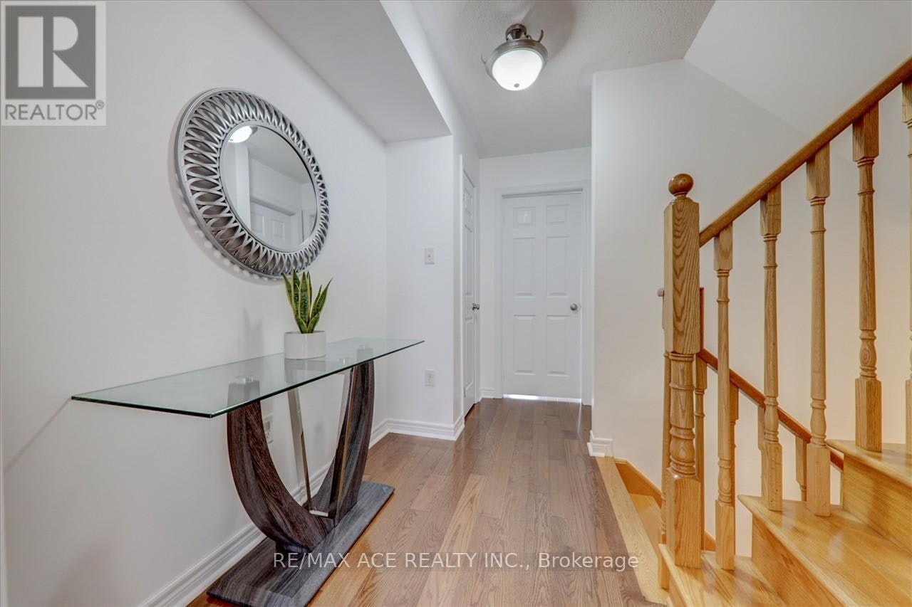 43 Kawneer Terrace, Toronto, ON, M1P 0C2 - 16