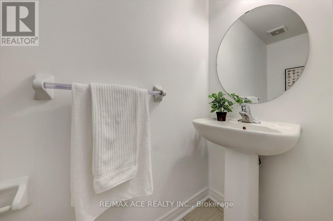 43 Kawneer Terrace, Toronto, ON, M1P 0C2 - 12