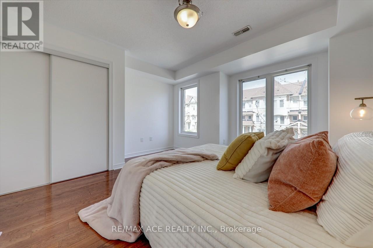 43 Kawneer Terrace, Toronto, ON, M1P 0C2 - 22