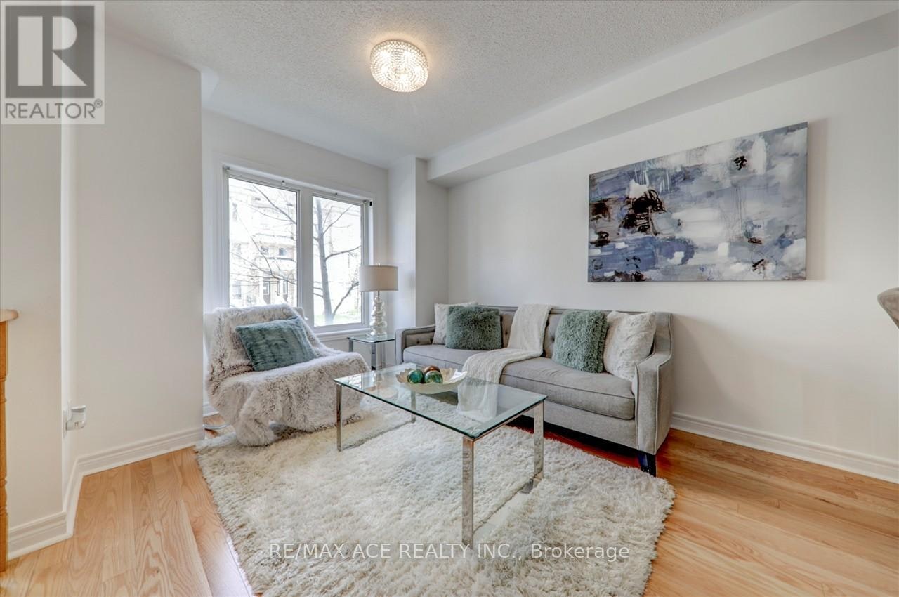 43 Kawneer Terrace, Toronto, ON, M1P 0C2 - 8