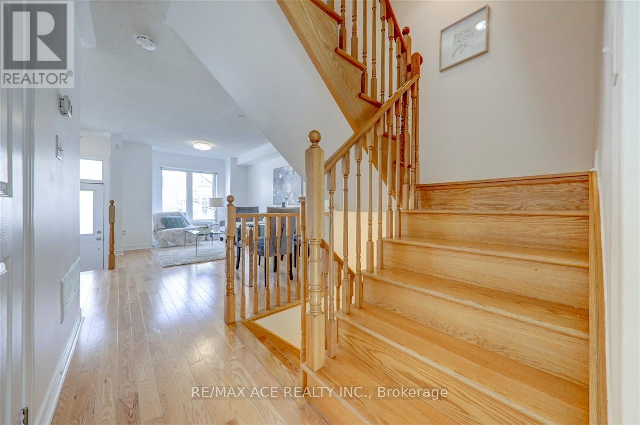 43 Kawneer Terrace, Toronto, ON, M1P 0C2 - 11