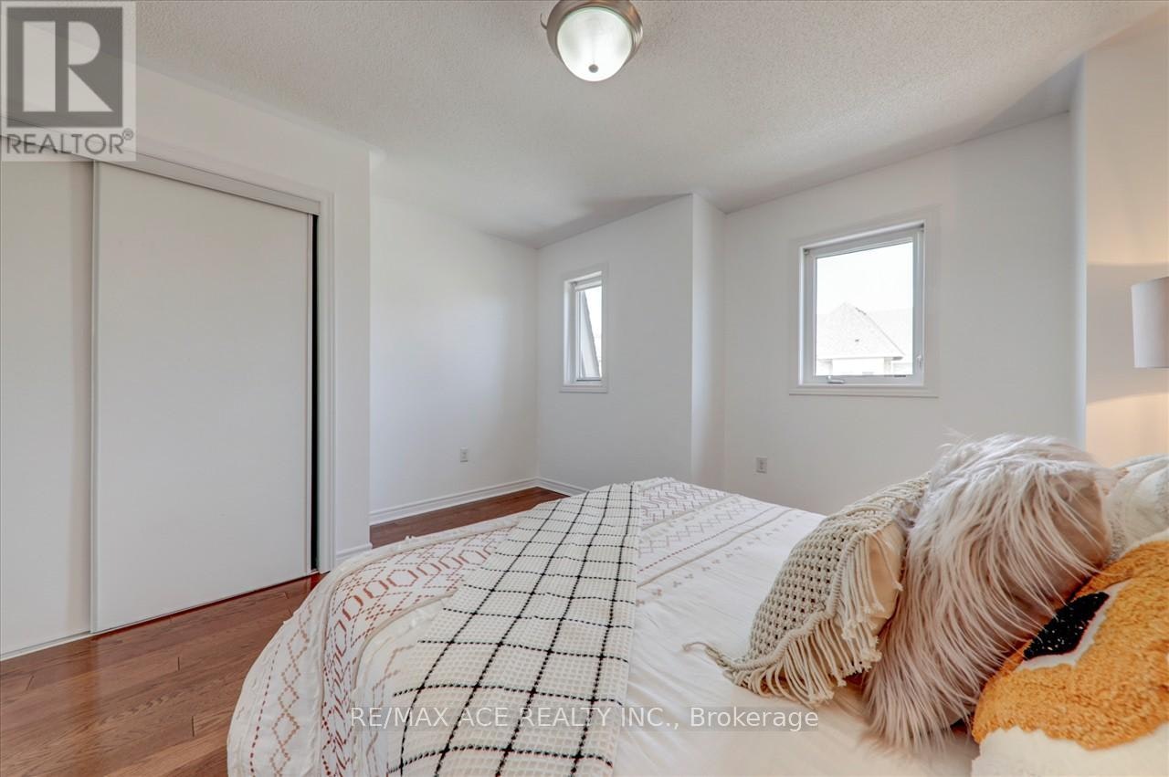 43 Kawneer Terrace, Toronto, ON, M1P 0C2 - 30