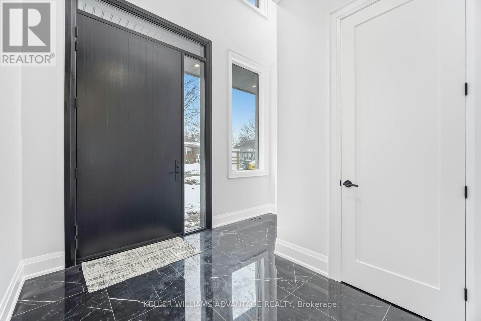 711 Hillview Crescent, Pickering, ON, L1W 2R6 - 2